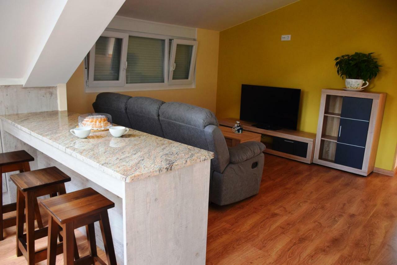 O Mencer Do Camino Apartamento Cee Exterior foto